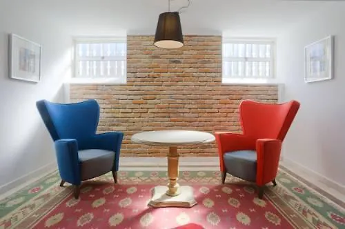 Blue Boutique & Suites Hostel *